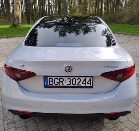 Alfa Romeo Giulia cena 132000 przebieg: 20000, rok produkcji 2022 z Ostrołęka małe 277